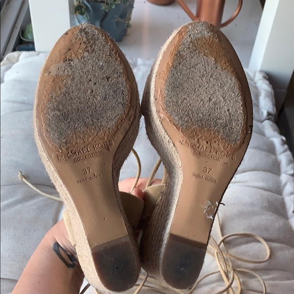 Michael Kors Collection | Tan Suede Wedges | Sz 7 - Picture 5 of 5
